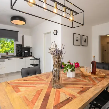3 Bedroom Amazing In Ferienhaus *