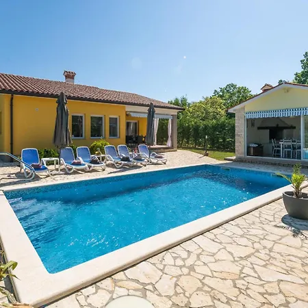 Ferienhaus 3 Bedroom Amazing In Strmac