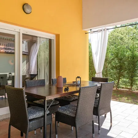 3 Bedroom Amazing In Ferienhaus