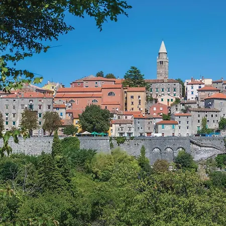 Oszałamiający Dom W Strmac Strmac